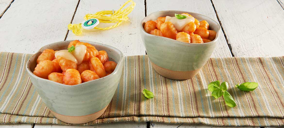 Gnocchi con pomodoro, Provolone Valpadana D.O.P. dolce e basilico