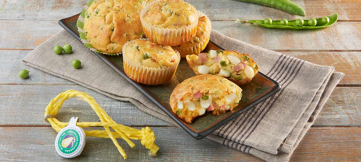 muffins de provolone valpadana dop con guisantes y jamón cocido