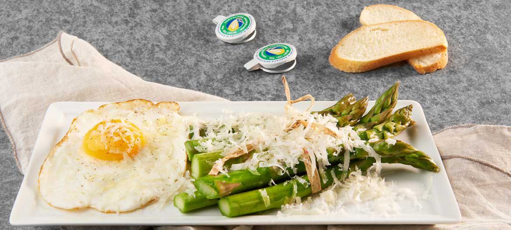 abbinamento formaggi Asparagi con uova e Provolone Valpadana