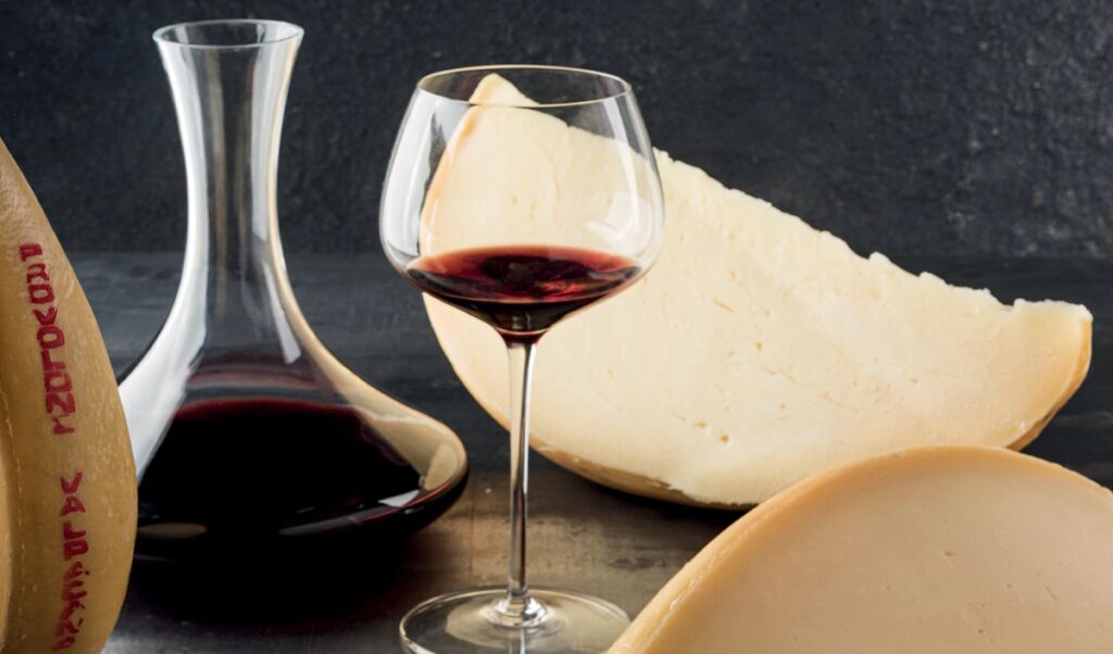 Formaggi piccanti: cosa li rende speciali e come usarli in cucina